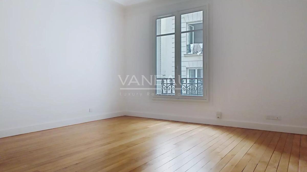 Paris XVII - deux pièces - une chambre - 1er étage sans ascenseu
