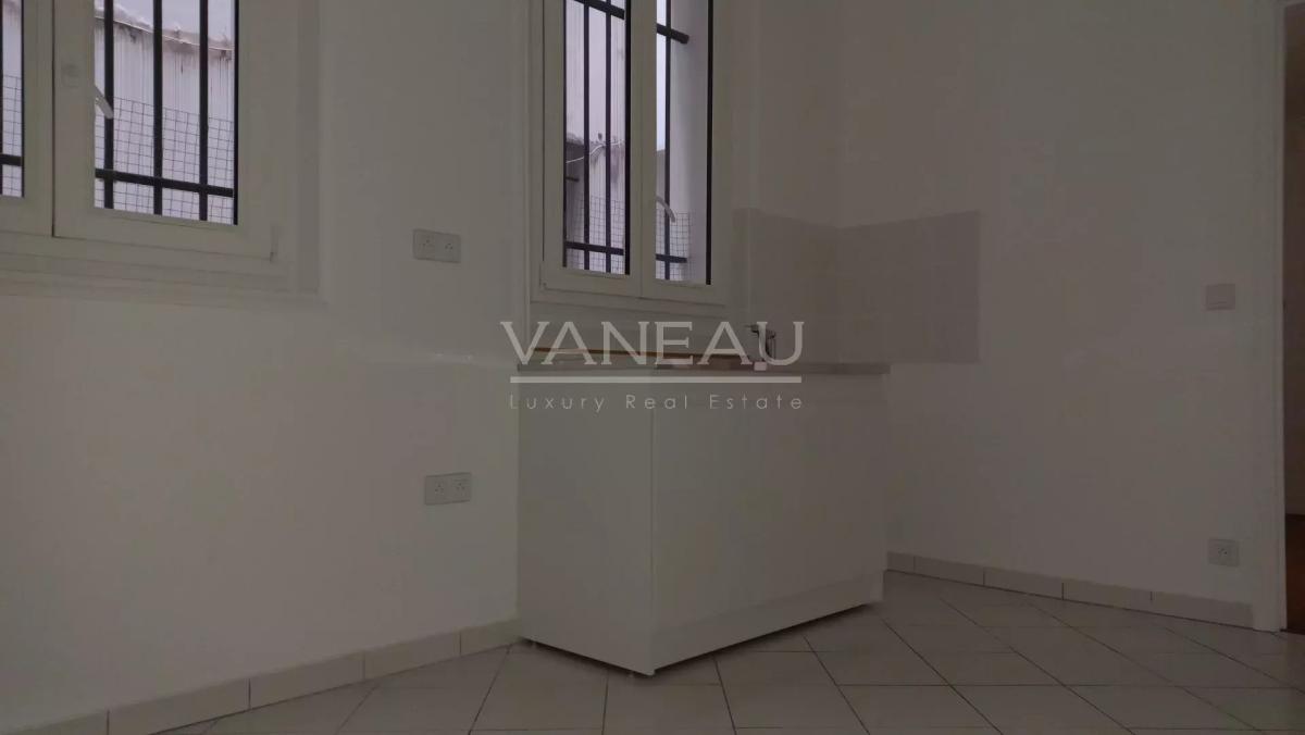 Paris XVII - deux pièces - une chambre - 1er étage sans ascenseu