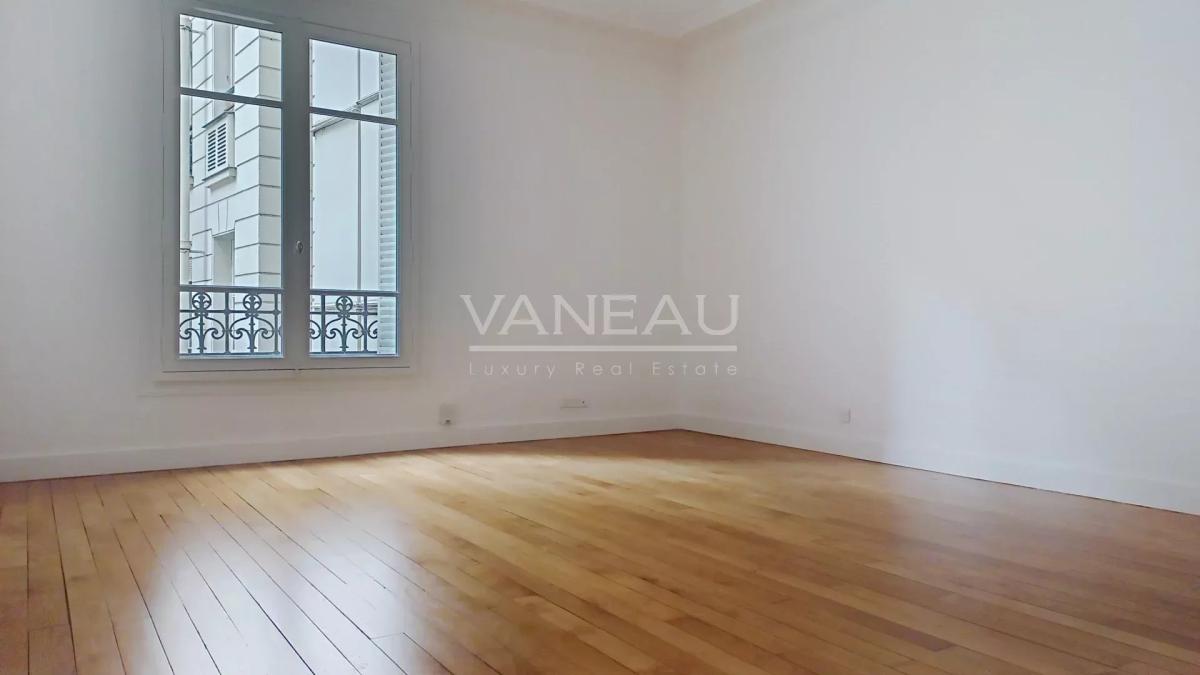 Paris XVII - deux pièces - une chambre - 1er étage sans ascenseu
