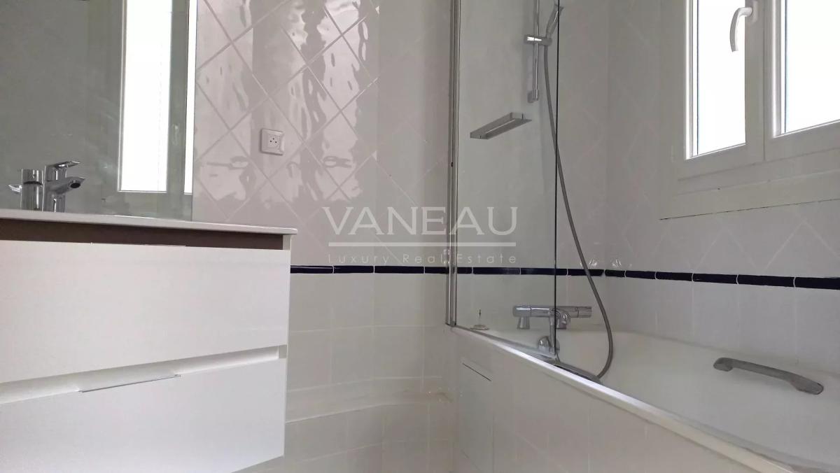 Paris XVII - deux pièces - une chambre - 1er étage sans ascenseu
