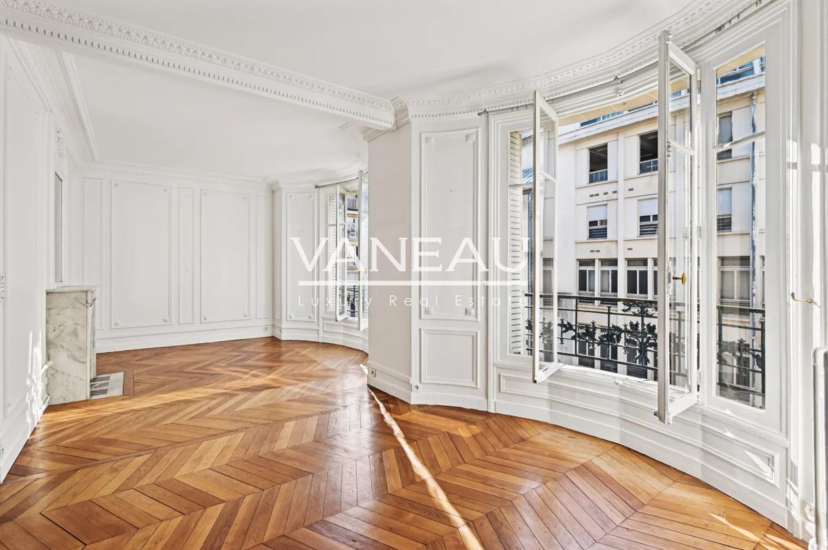 Exclusivité - PARIS VIIe - Bon Marché - Vaneau