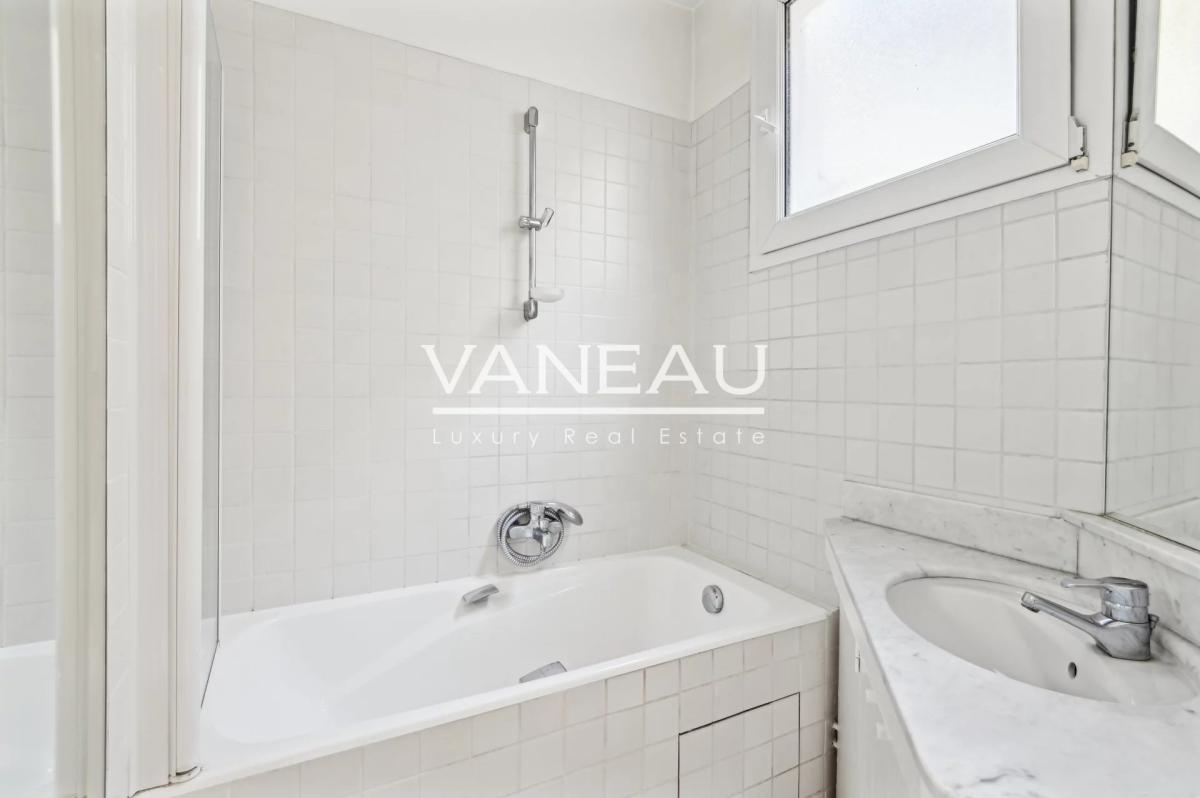 Exclusivité - PARIS VIIe - Bon Marché - Vaneau