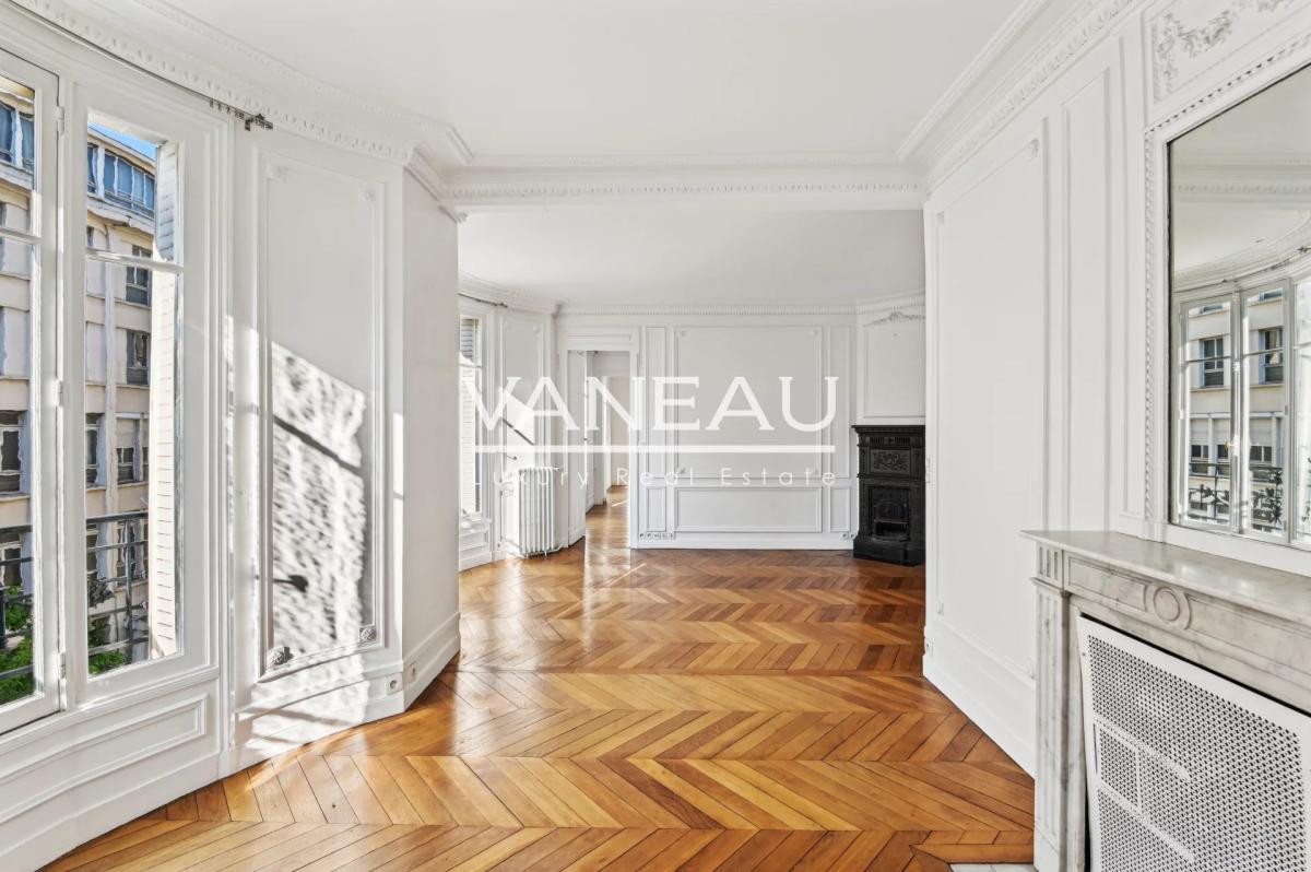 Exclusivité - PARIS VIIe - Bon Marché - Vaneau