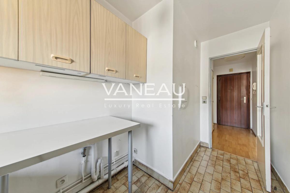EXCLUSIVITE - DEUX PIECES AVEC BALCON - PROCHE DES PASSAGES