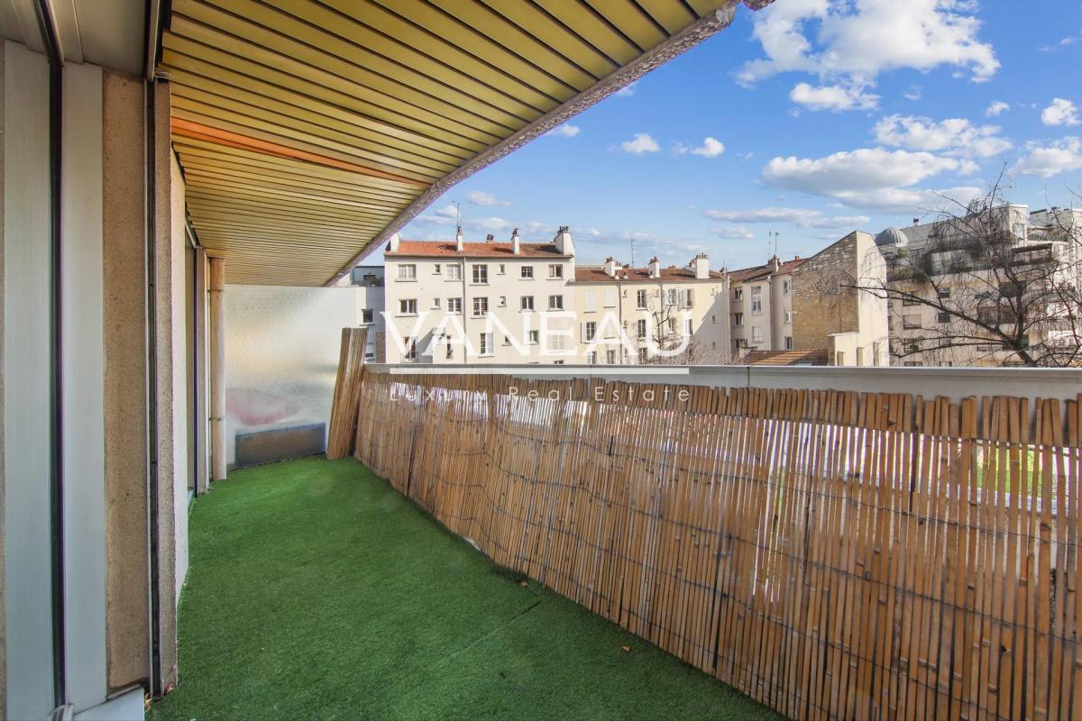 EXCLUSIVITE - DEUX PIECES AVEC BALCON - PROCHE DES PASSAGES