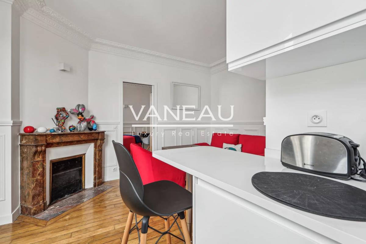 Dernier étage deux pièces vue toits 29.06 M²