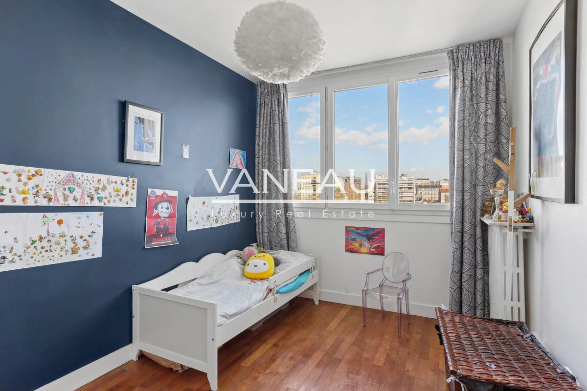 Appartement familial en dernier étage avec quatre chambres