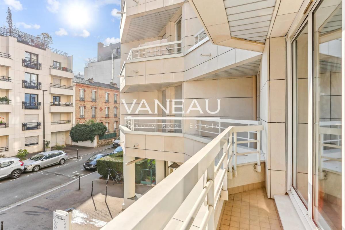 DEUX PIECES AVEC BALCON