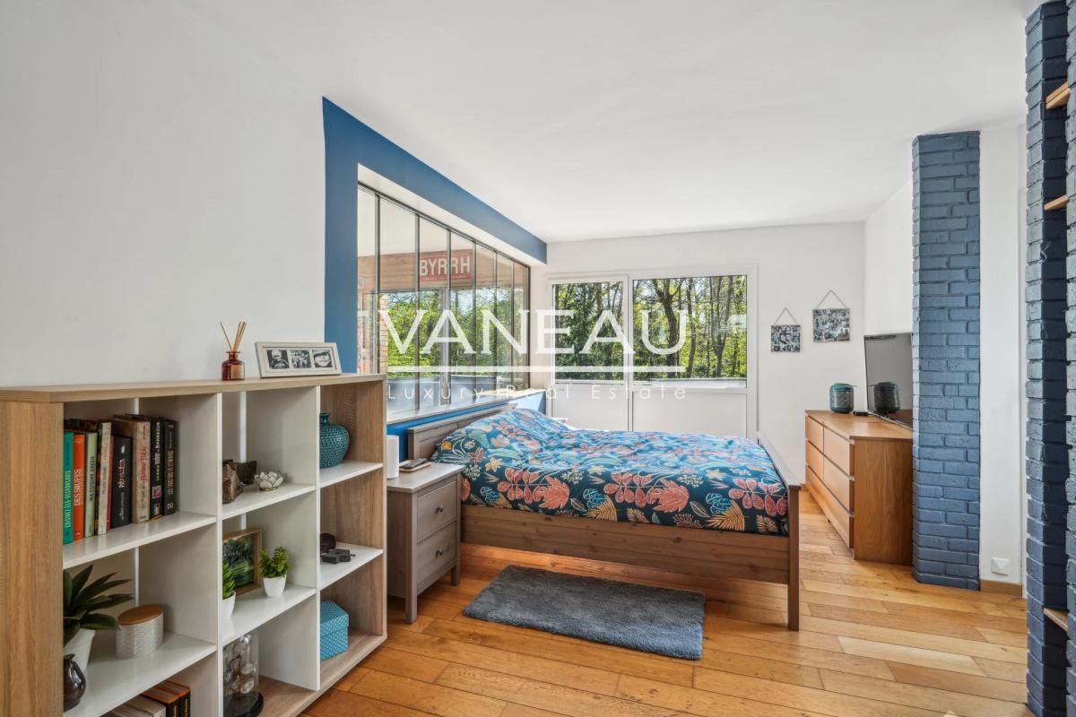 Maison d'architecte sur terrain arboré
