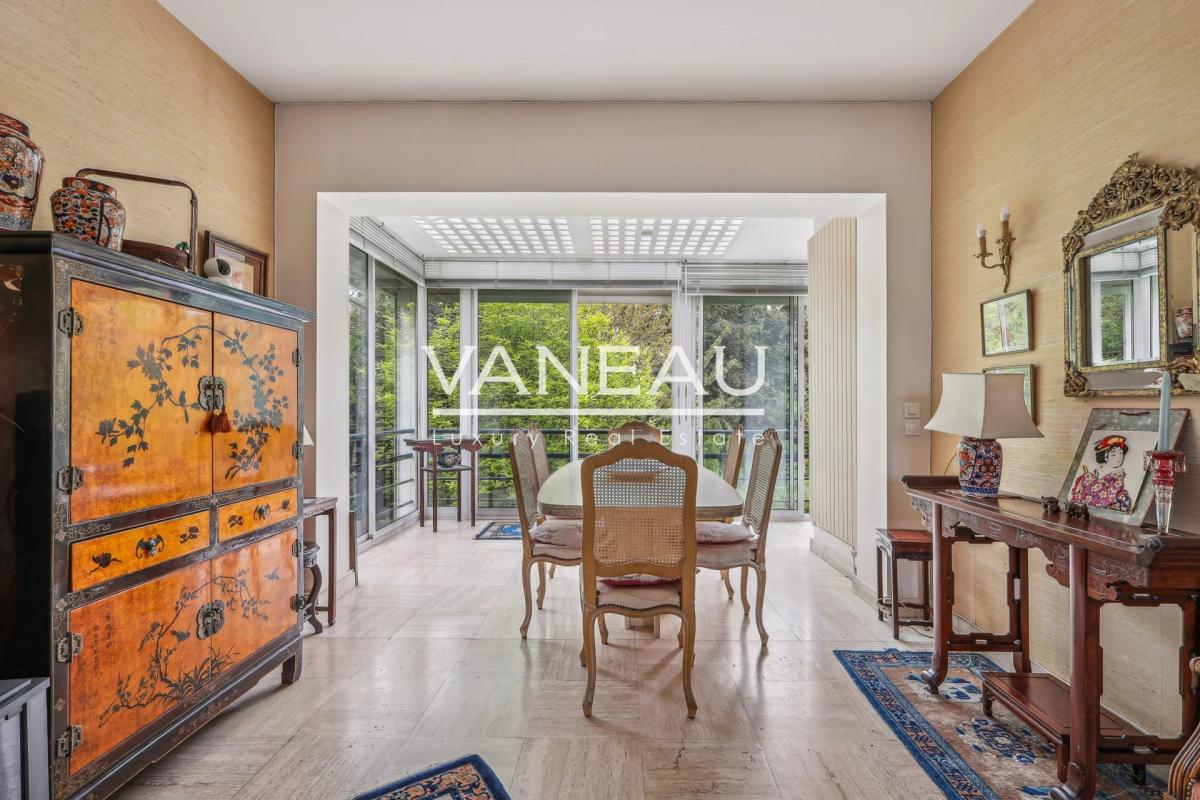 Issy-Les-Moulineaux - Maison familiale avec jardin arboré