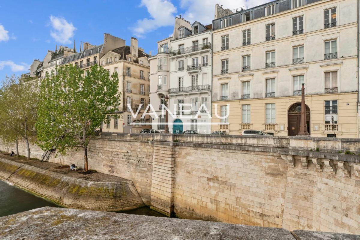 Paris IV- Ile Saint-Louis- Charmant appartement de 64m² avec vue