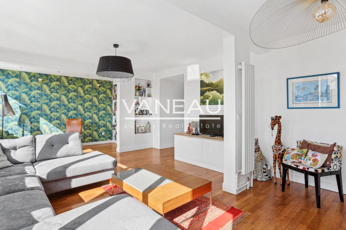 Appartement familial en dernier étage avec quatre chambres
