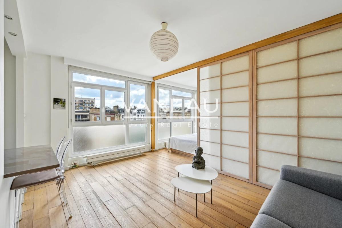 Paris XVe - Blomet - Appartement deux pièces en étage élevé