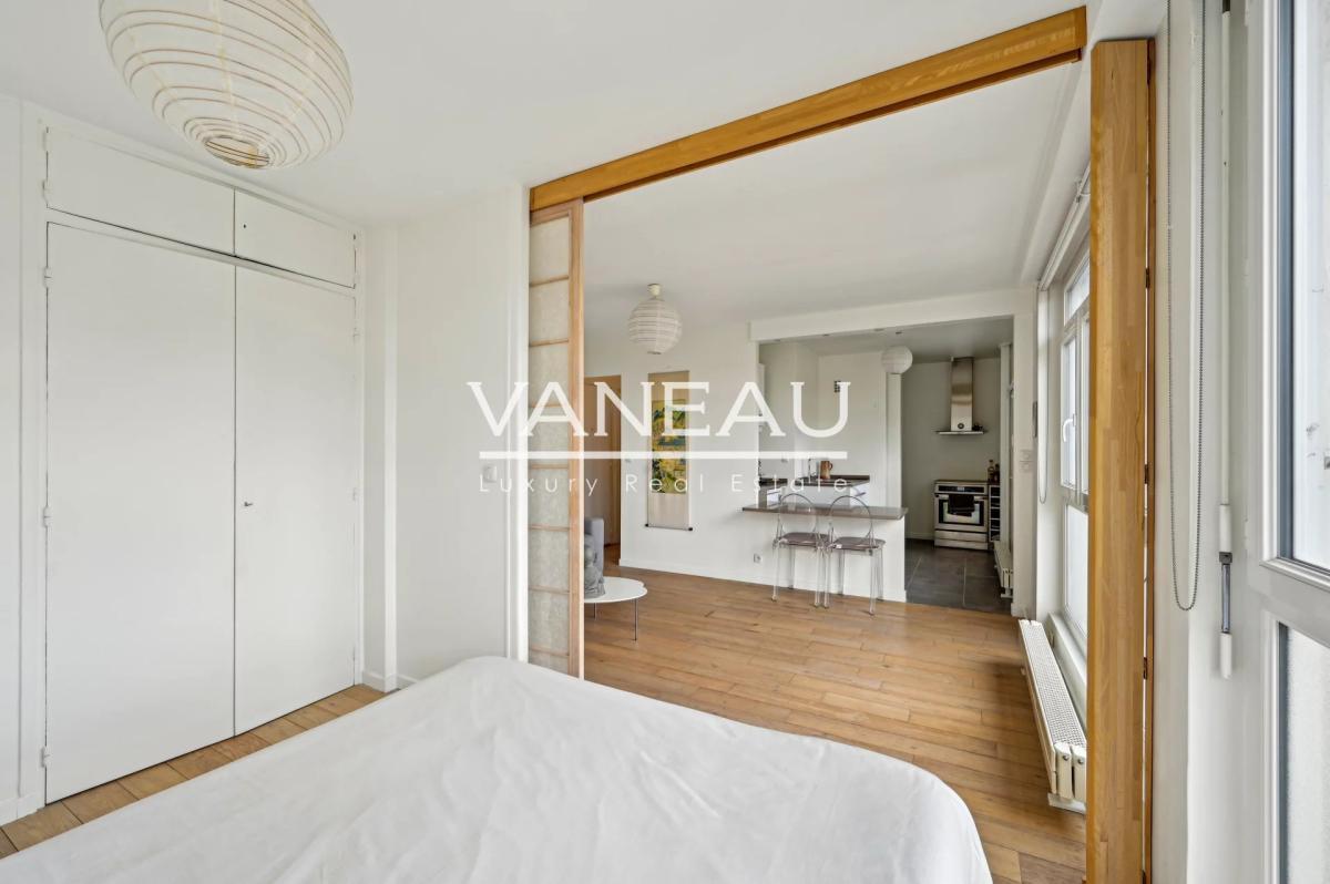Paris XVe - Blomet - Appartement deux pièces en étage élevé