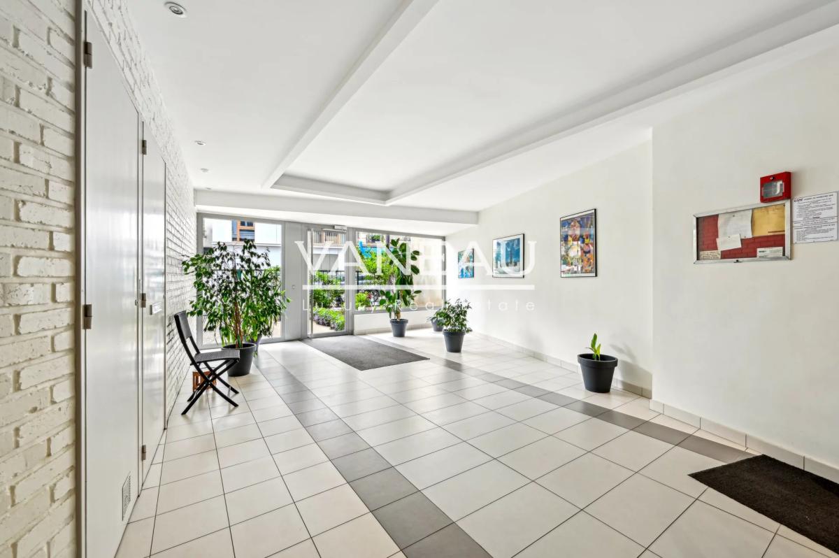 Paris XVe - Blomet - Appartement deux pièces en étage élevé