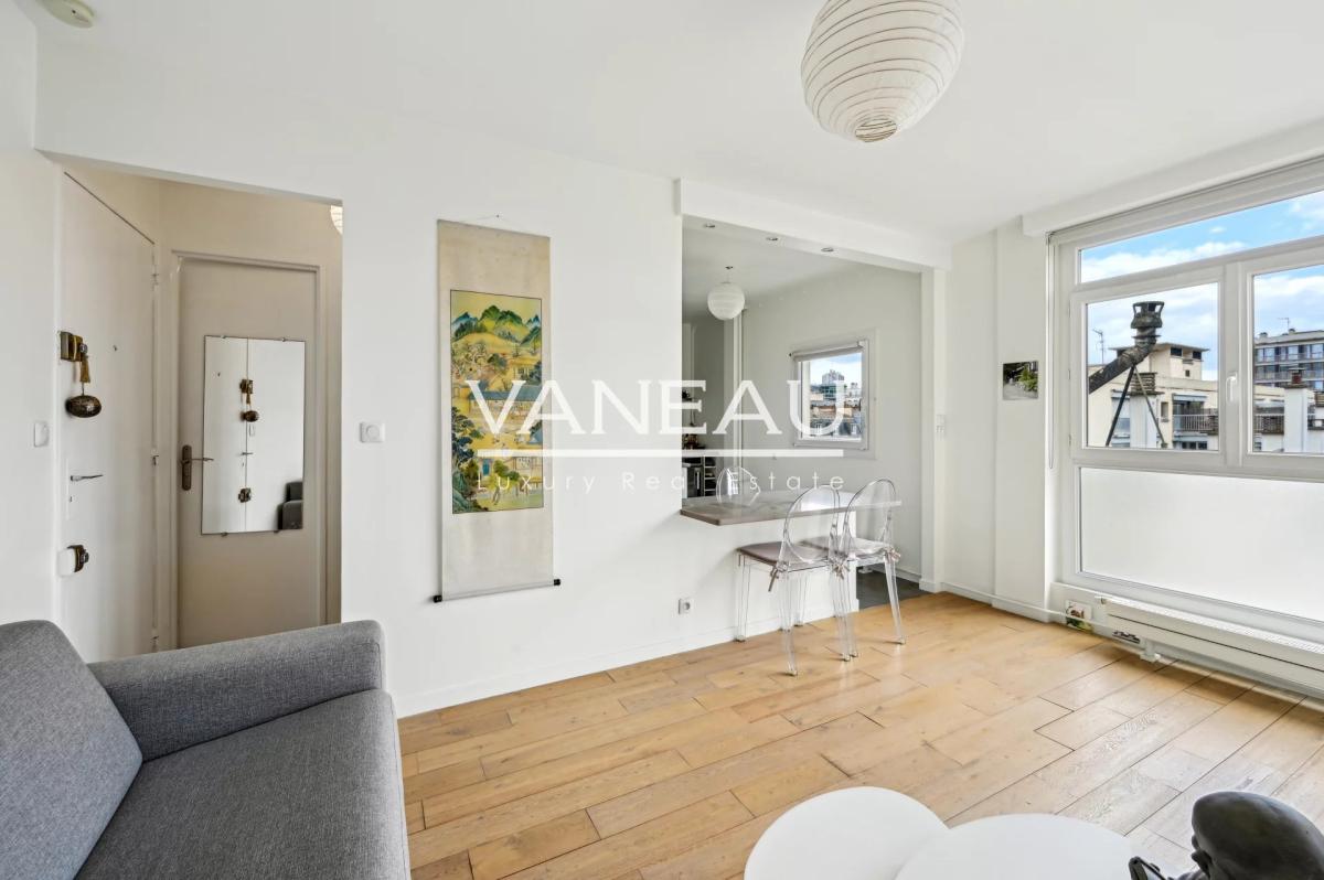 Paris XVe - Blomet - Appartement deux pièces en étage élevé
