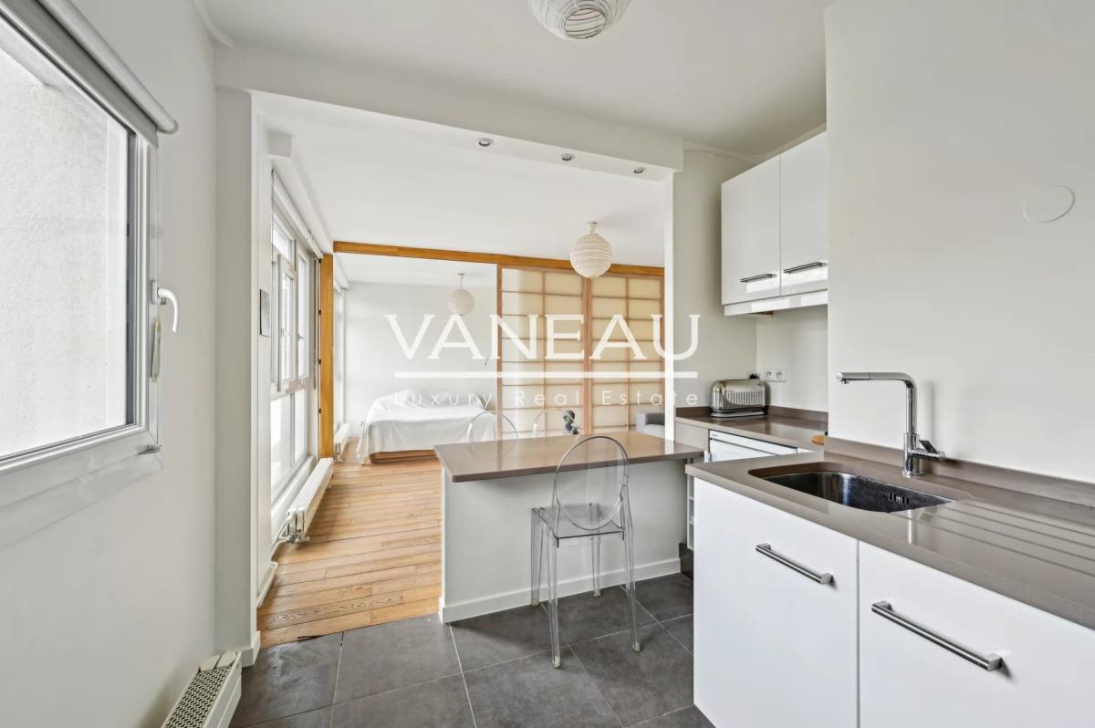 Paris XVe - Blomet - Appartement deux pièces en étage élevé