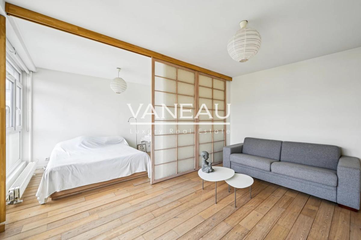 Paris XVe - Blomet - Appartement deux pièces en étage élevé