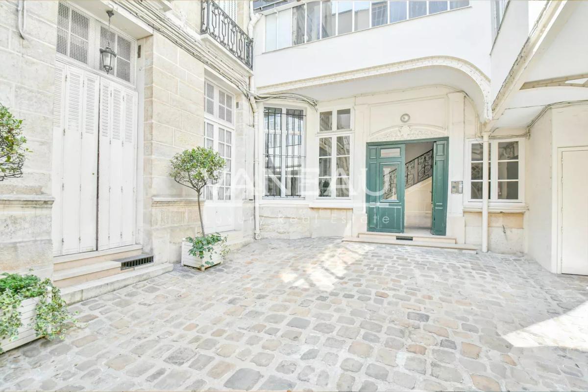 Paris 6e - Odéon - ancien hôtel particulier avec volumes lumineu