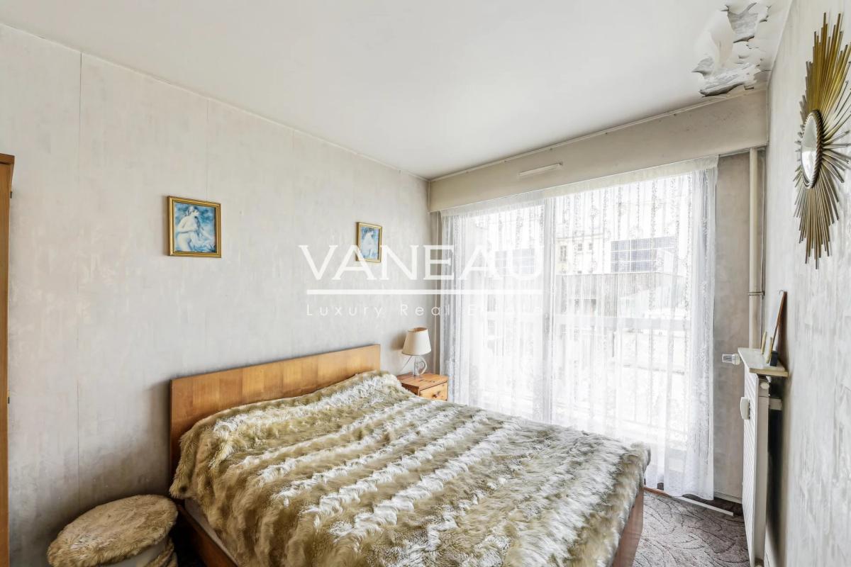 Paris XVIIIème - Trois pièces de 57 m² avec balcon et box -