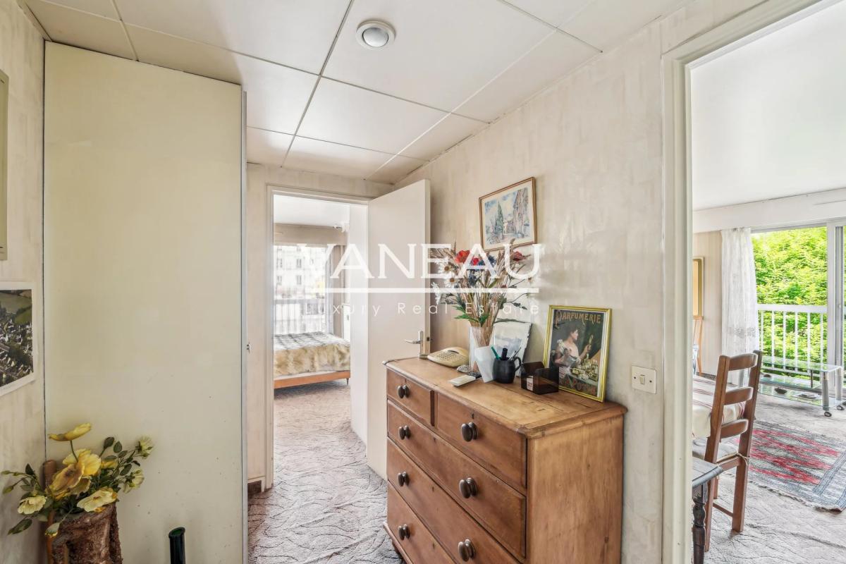 Paris XVIIIème - Trois pièces de 57 m² avec balcon et box -