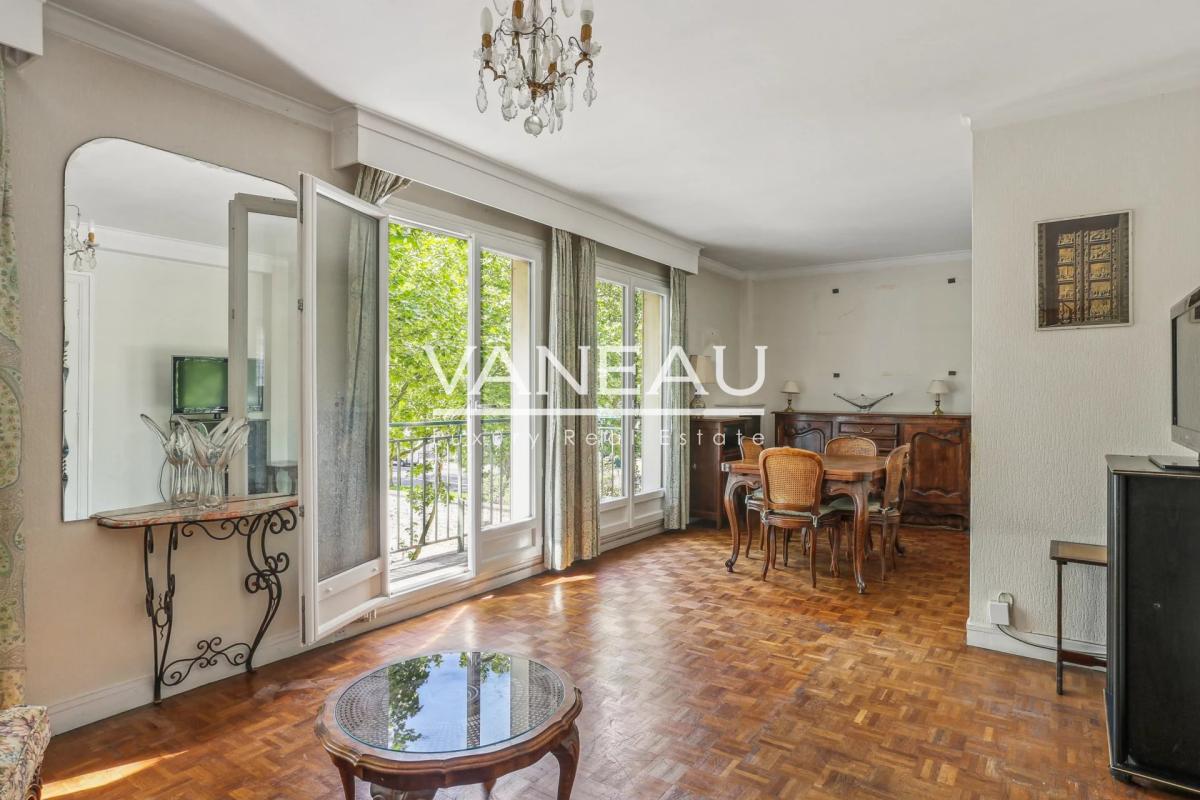 Deux chambres, en étage avec balcon