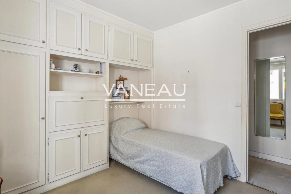 Deux chambres, en étage avec balcon