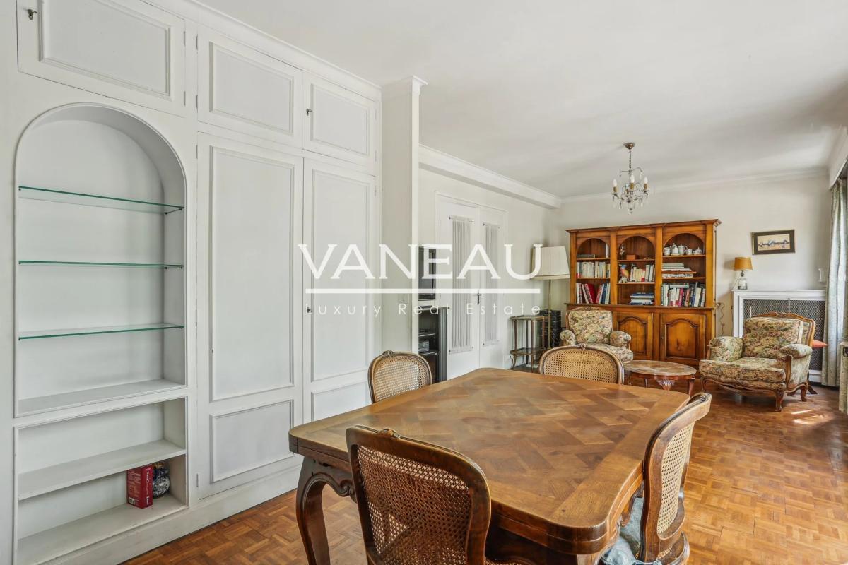 Deux chambres, en étage avec balcon