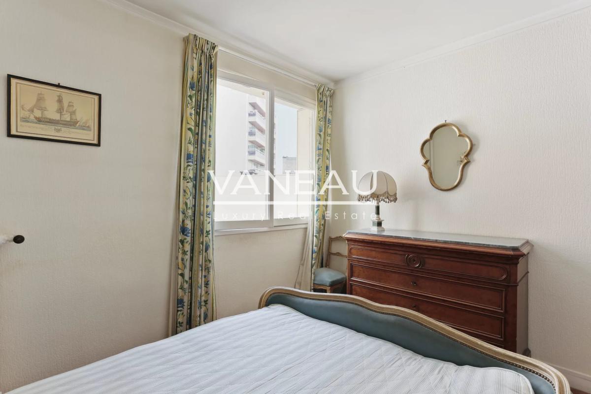 Deux chambres, en étage avec balcon