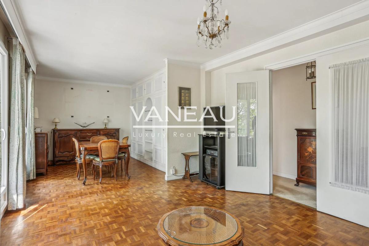 Deux chambres, en étage avec balcon