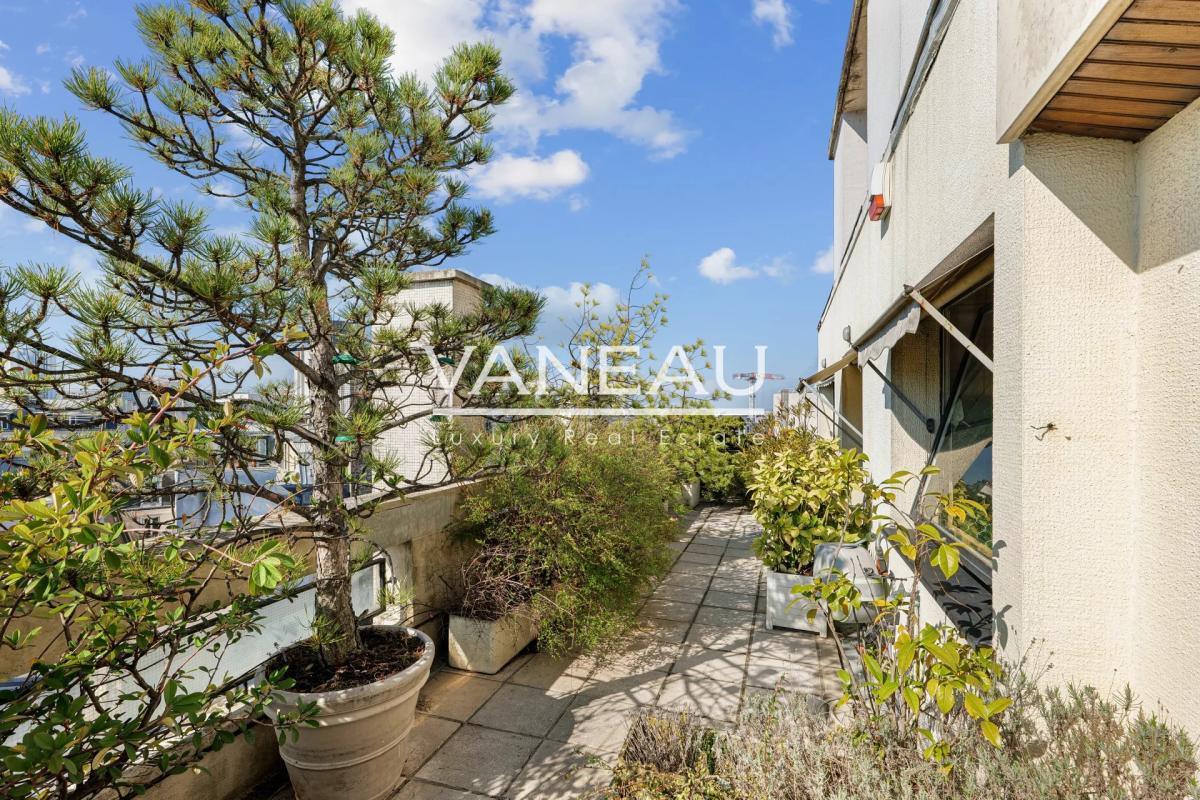 Paris XIVe – dernier étage avec terrasse panoramique