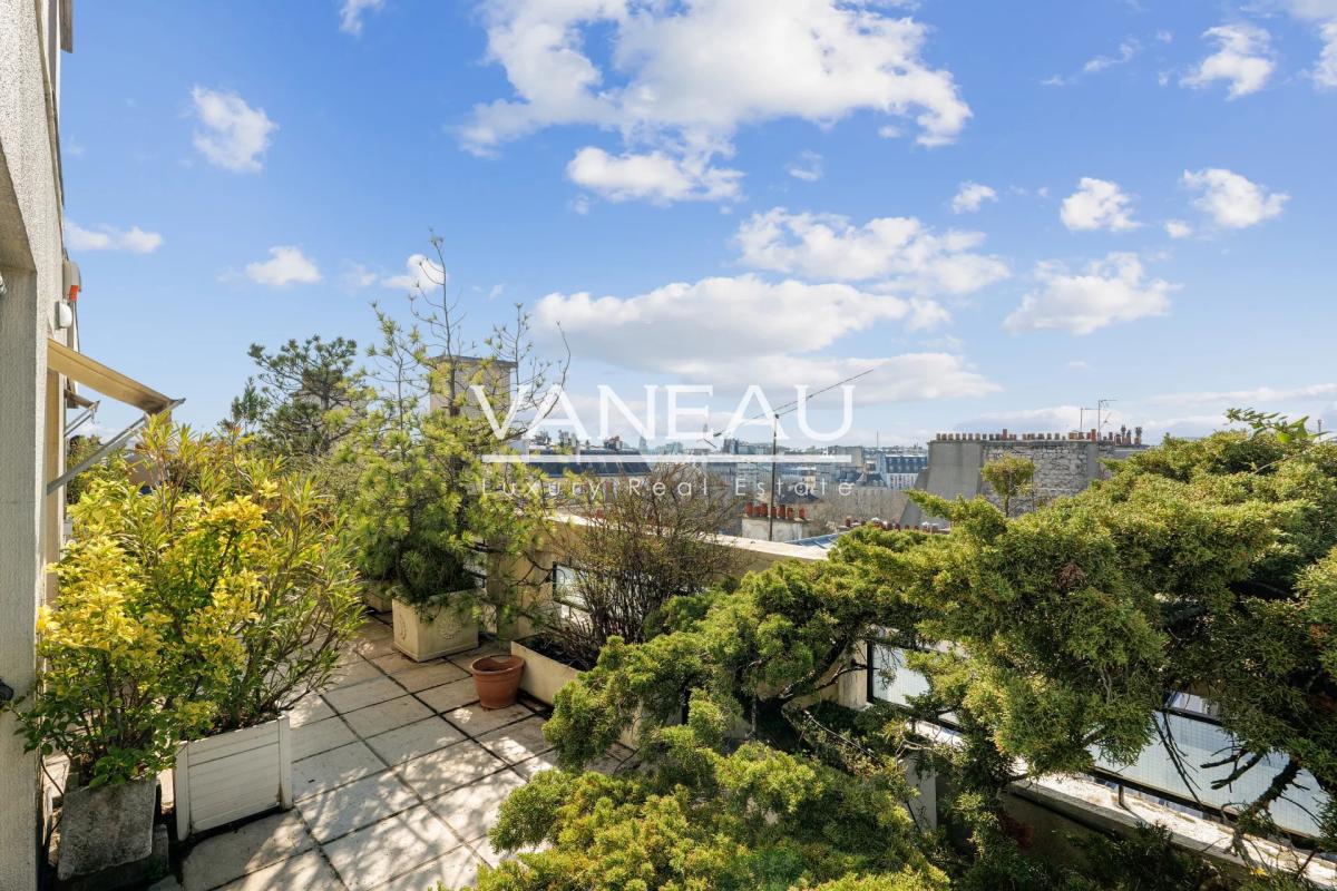 Paris XIVe – dernier étage avec terrasse panoramique