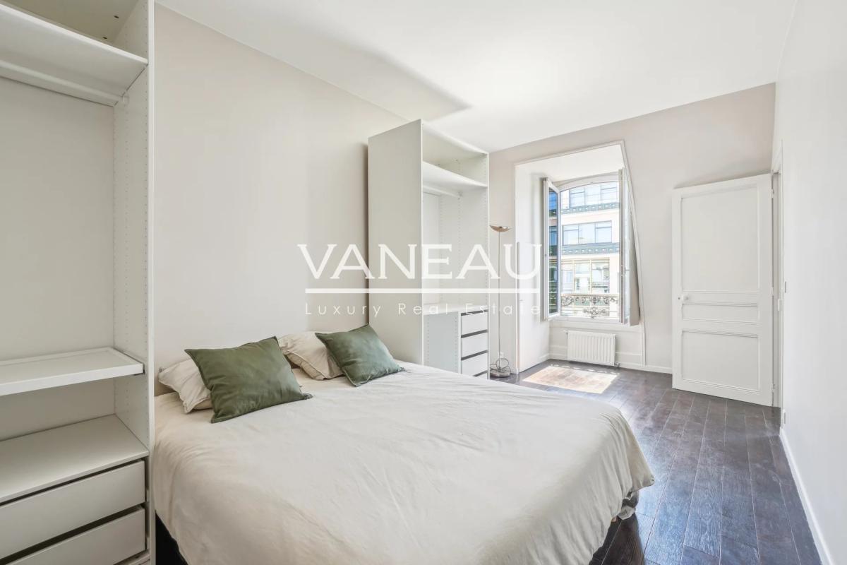 PARIS Ier - Trois Pièces - Vue dégagée