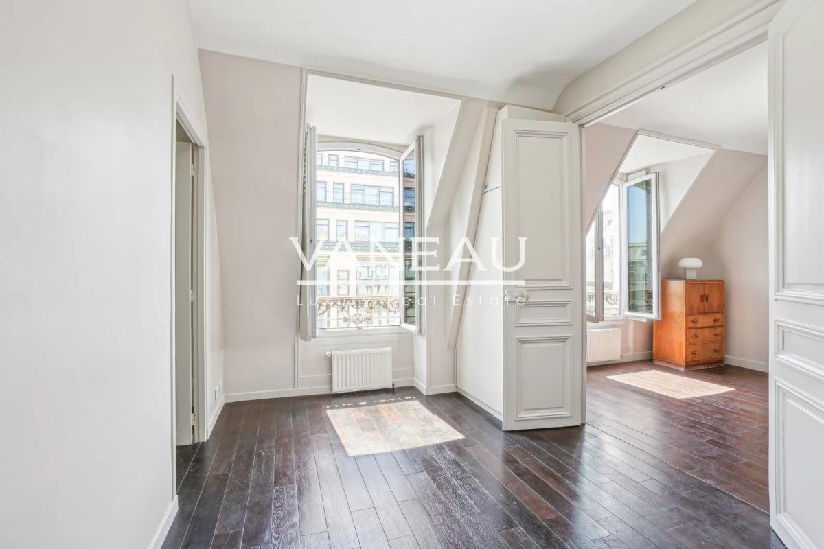 PARIS Ier - Trois Pièces - Vue dégagée