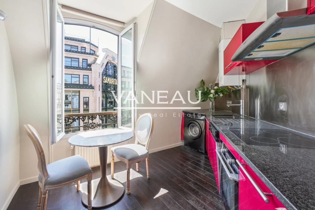 PARIS Ier - Trois Pièces - Vue dégagée