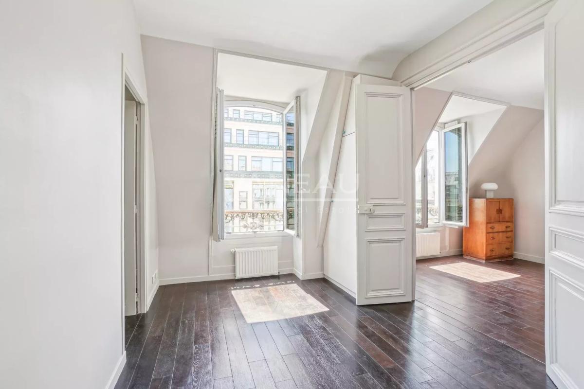 PARIS Ier - Trois Pièces - Vue dégagée