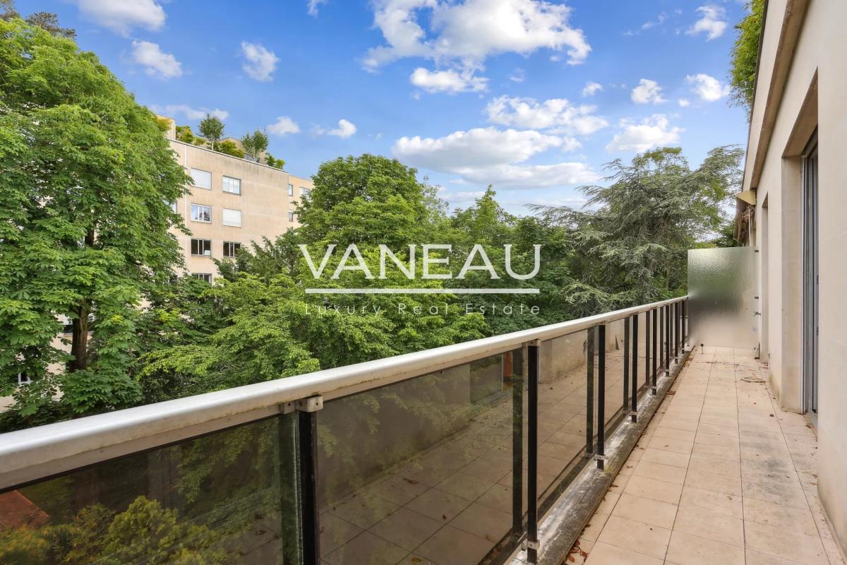 Neuilly - Saint James - quatre pièces avec terrasse