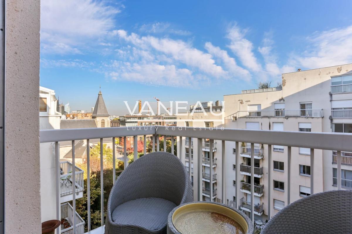 Suresnes/Mairie -Appartement dernier étage avec terrasse et balc