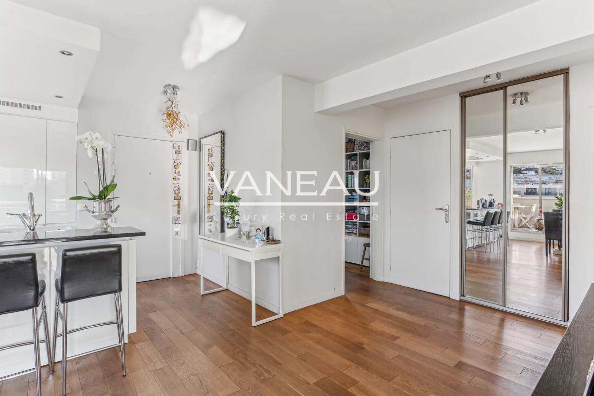 Suresnes/Mairie -Appartement dernier étage avec terrasse et balc