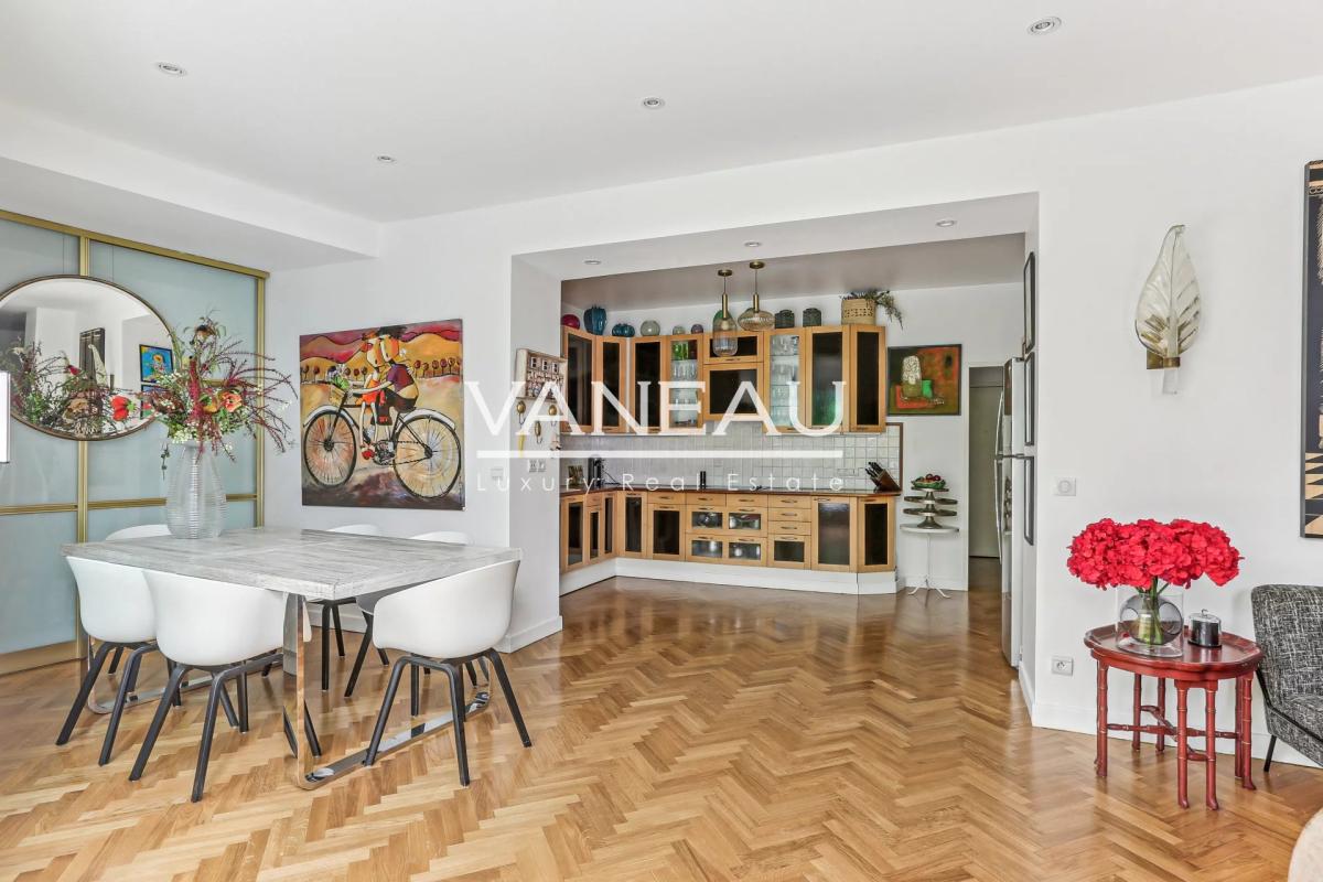 Paris VIIIe - Duplex de six pièces avec grande terrasse arborée 