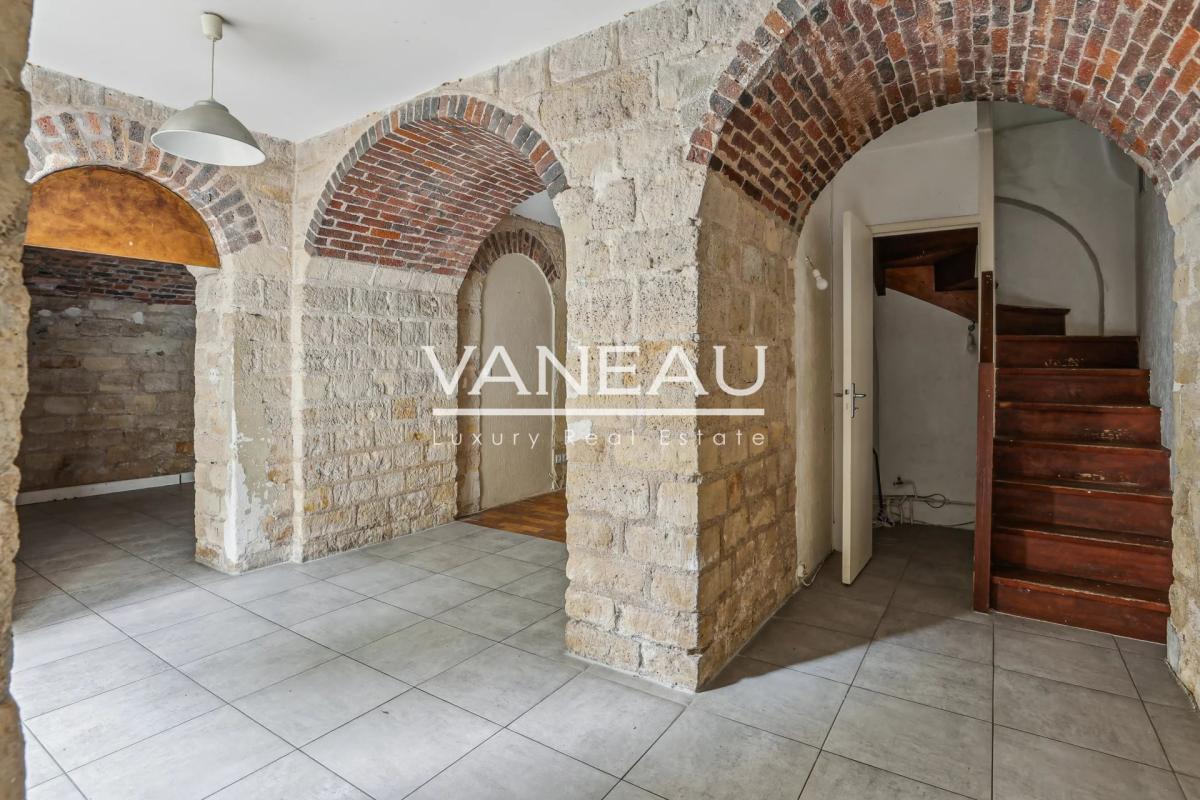 Paris VIIIe - Appartement de quatre pièces avec cour anglaise et