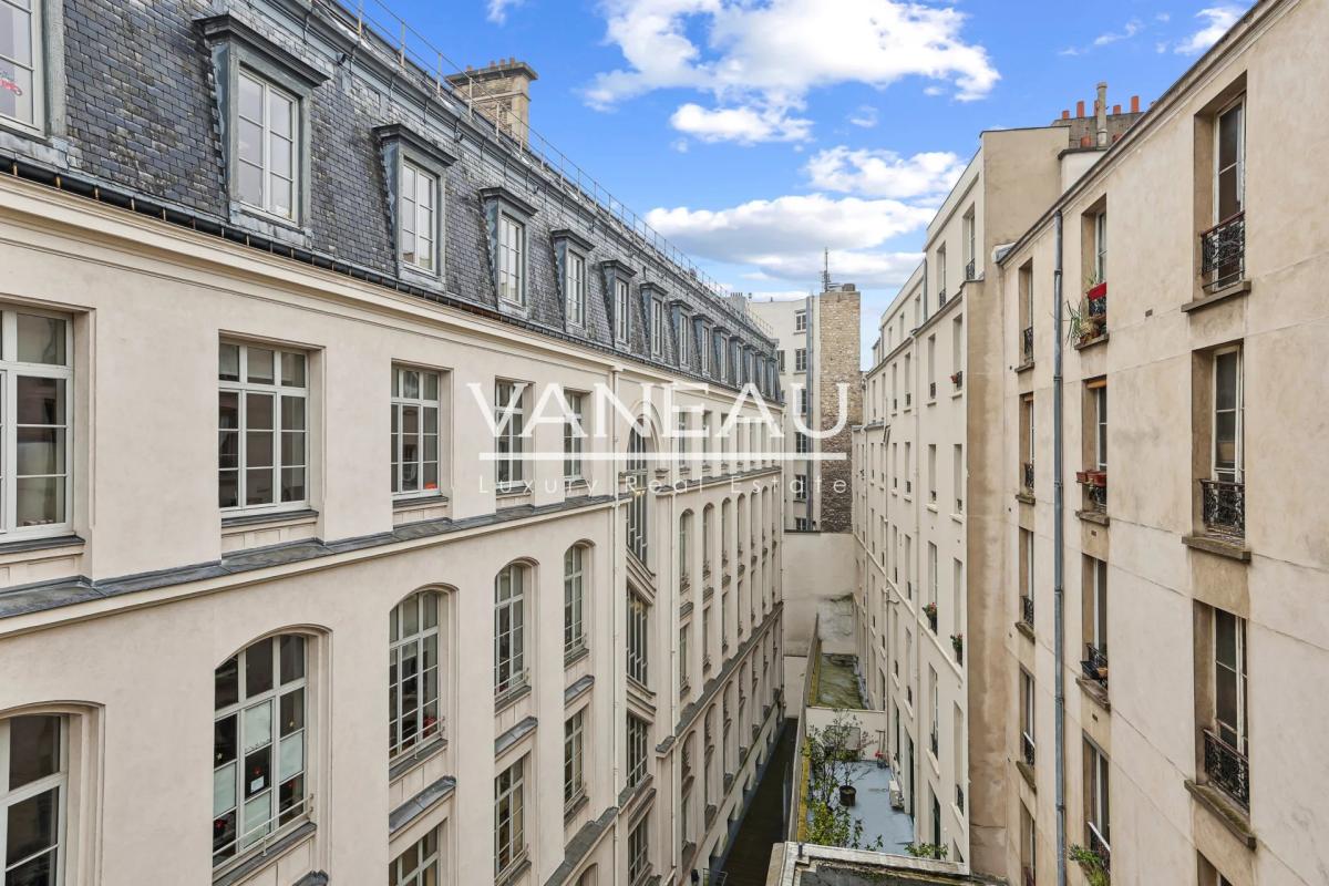 Paris Xème - Rue du faubourg Saint-Denis proche Gare de l'Est - 