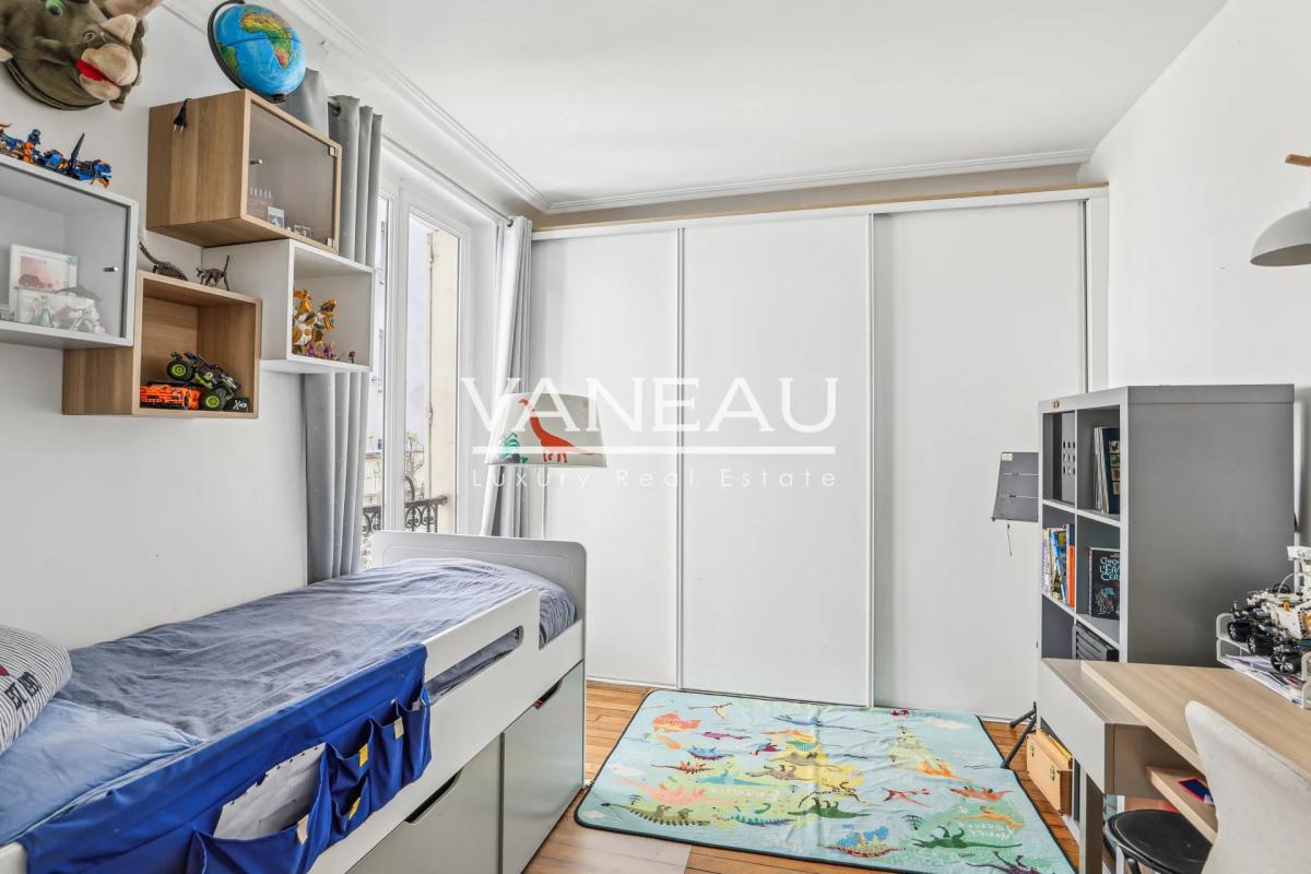 Paris Xème - Bel appartement familial de quatre pièces en parfai