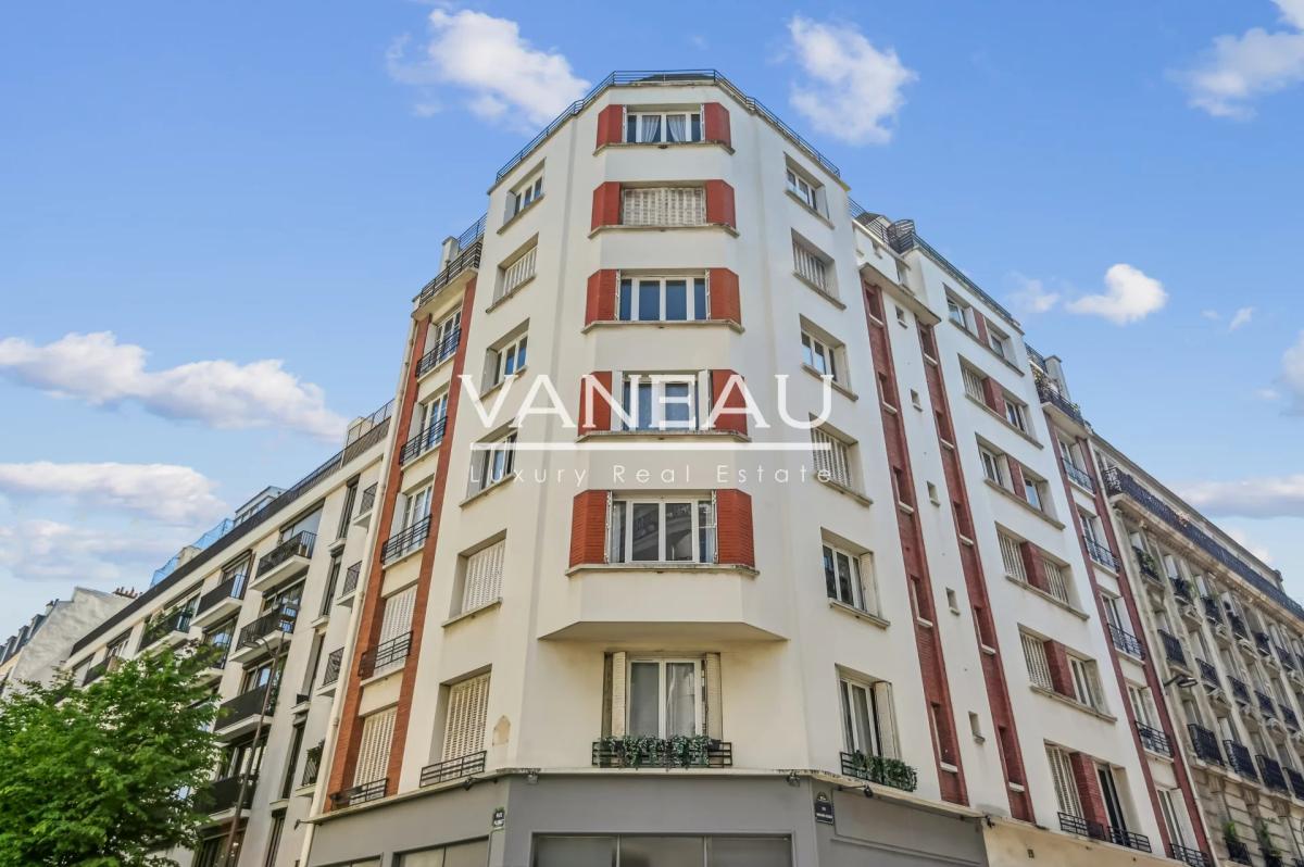 Paris XVe Volontaires - Appartement lumineux en étage élevé