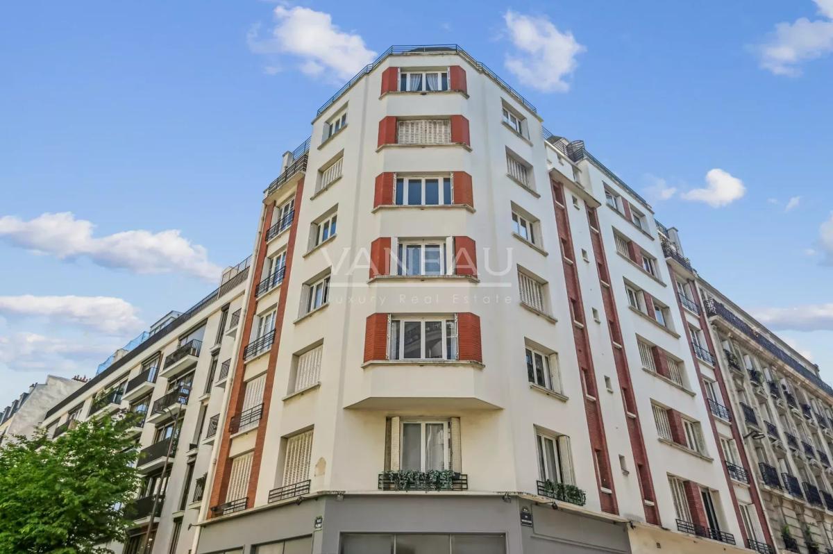 Paris XVe Volontaires - Appartement lumineux en étage élevé