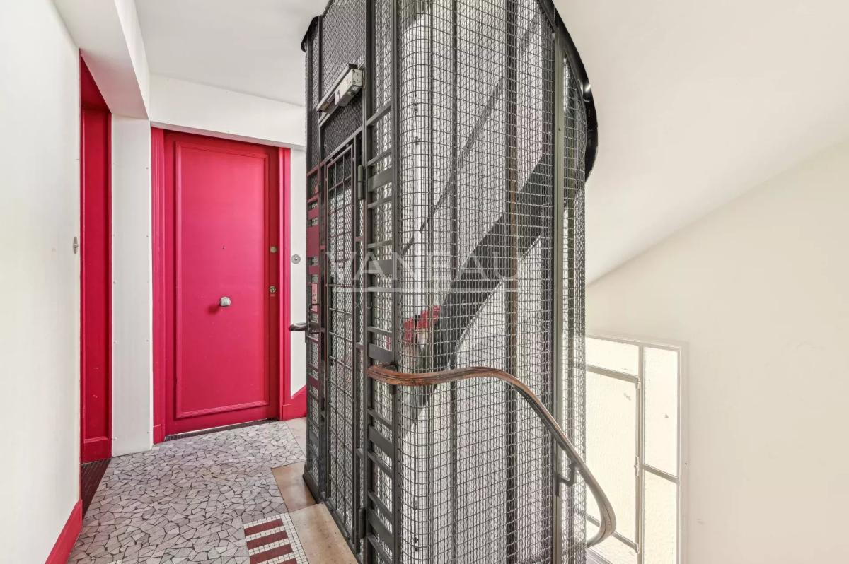 Paris XVe Volontaires - Appartement lumineux en étage élevé