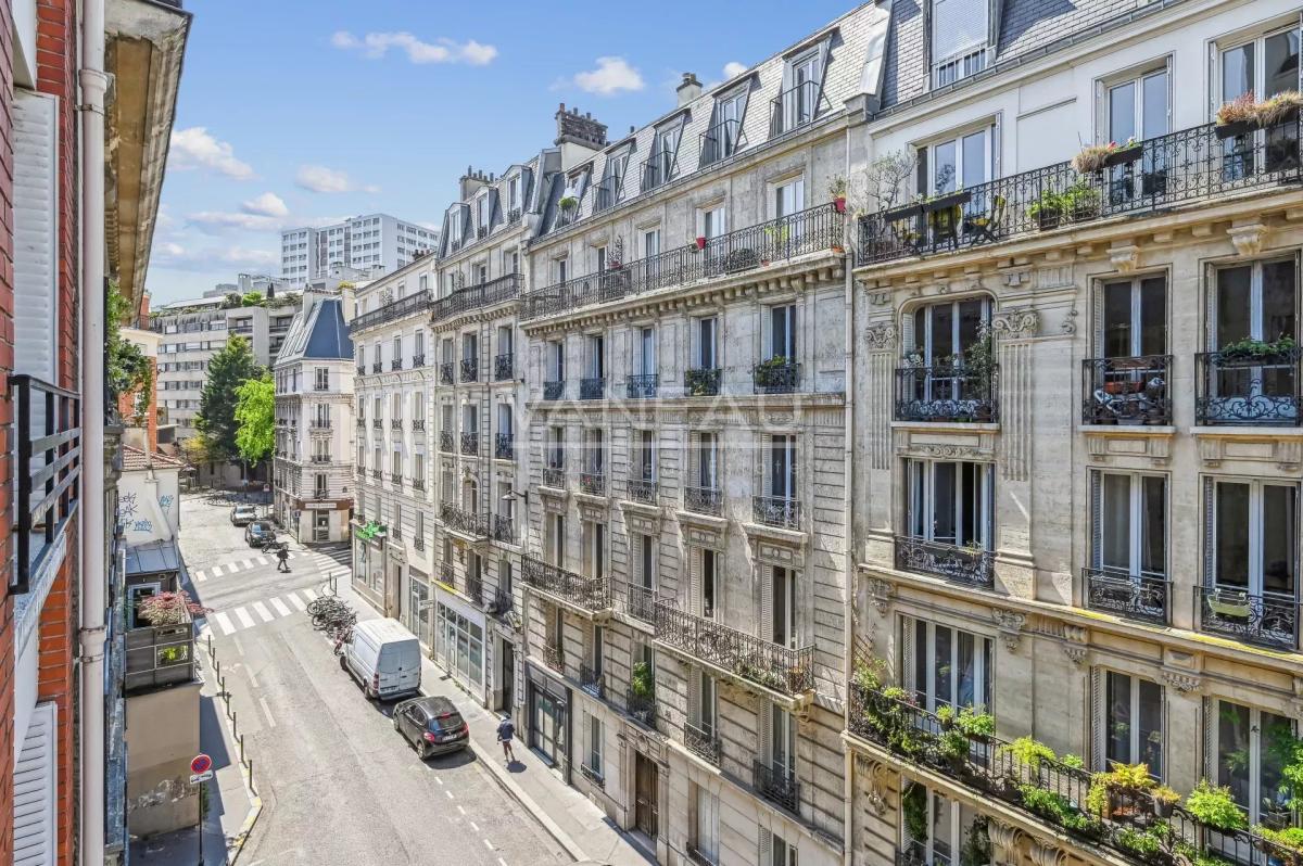 Paris XVe Volontaires - Appartement lumineux en étage élevé