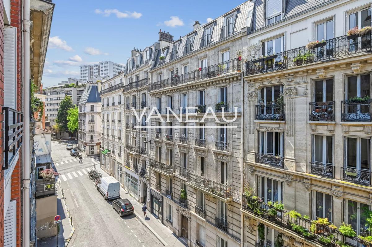 Paris XVe Volontaires - Appartement lumineux en étage élevé