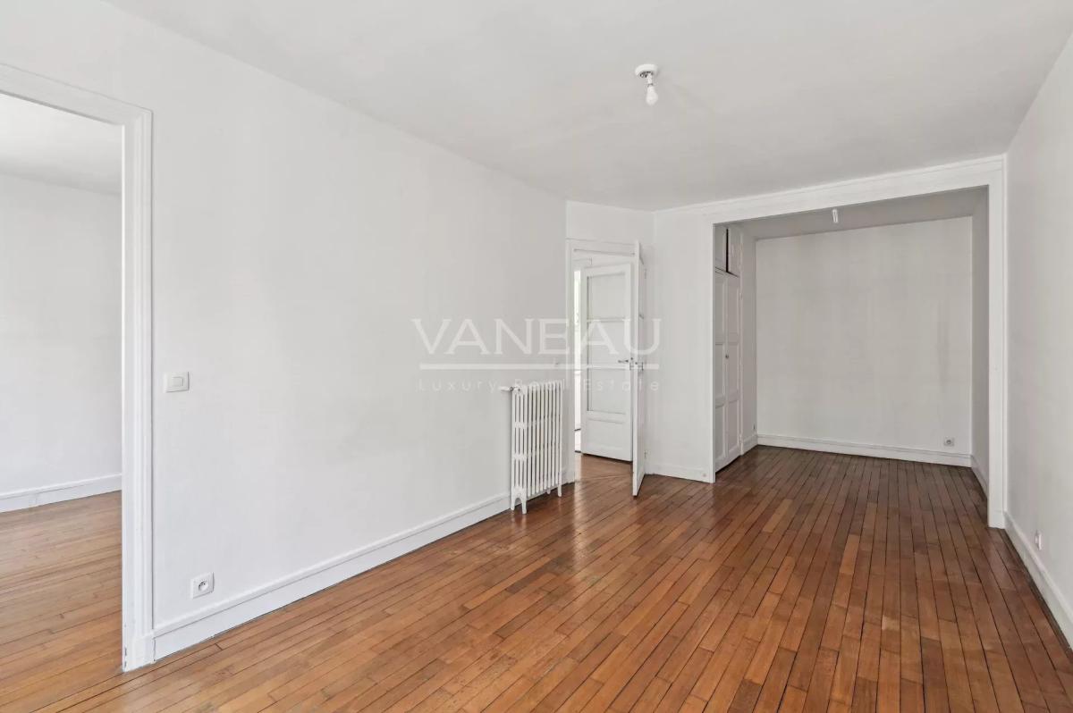 Paris XVe Volontaires - Appartement lumineux en étage élevé