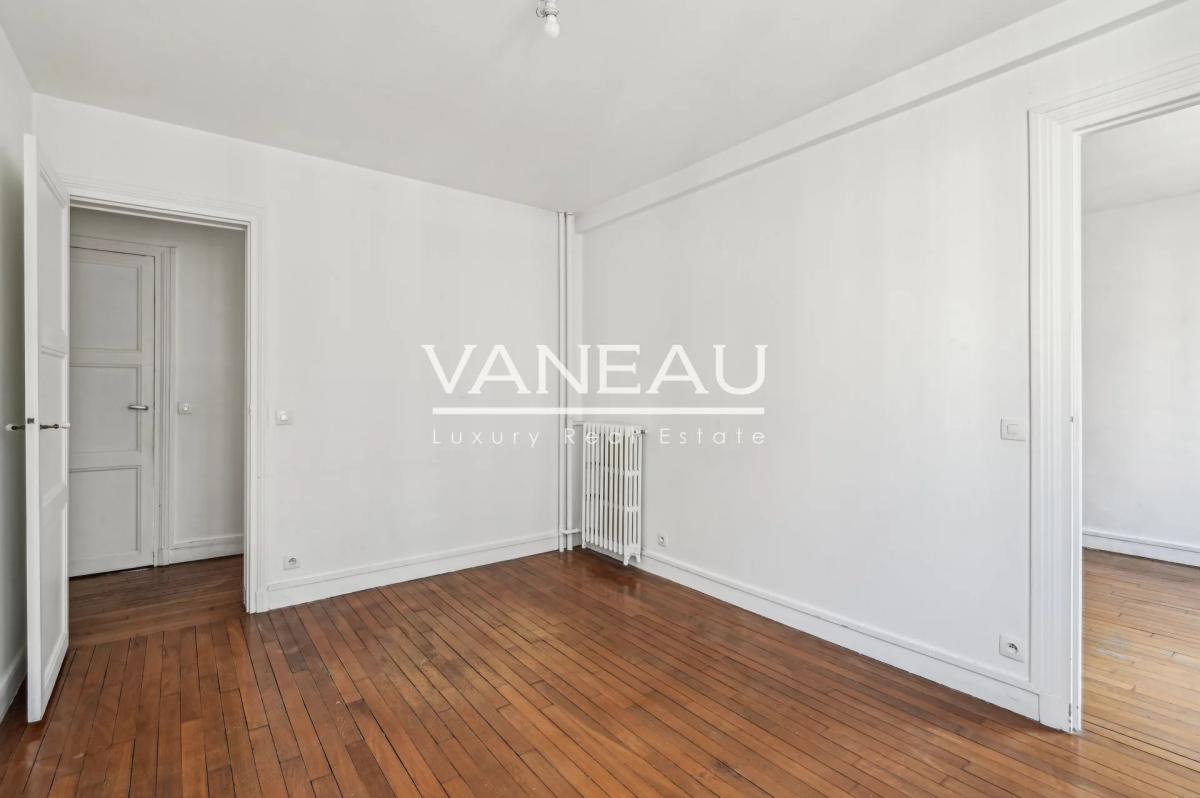 Paris XVe Volontaires - Appartement lumineux en étage élevé